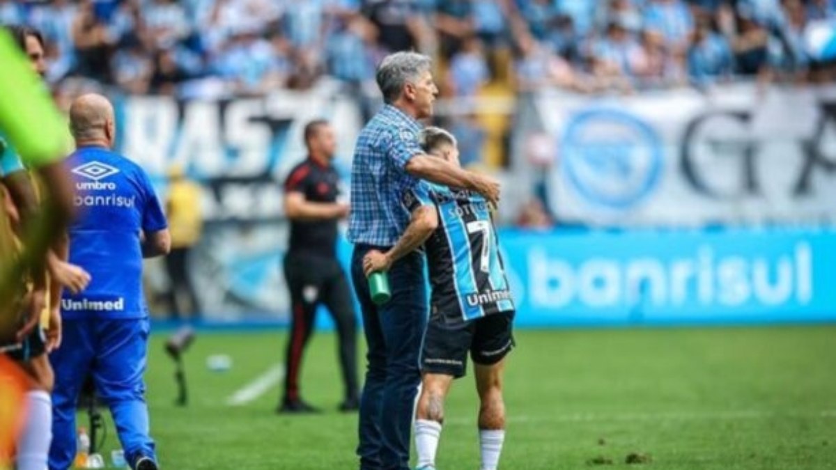 Grêmio fará logística especial para contar com trio de convocados contra o Juventude Grêmio fará logística especial para contar com trio de convocados contra o Juventude