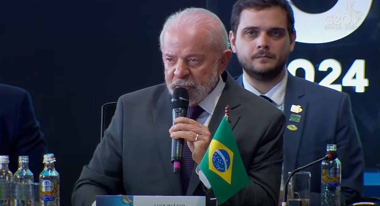 Carro da comitiva de Lula no G20 é roubado no Rio de Janeiro Carro da comitiva de Lula no G20 é roubado no Rio de Janeiro