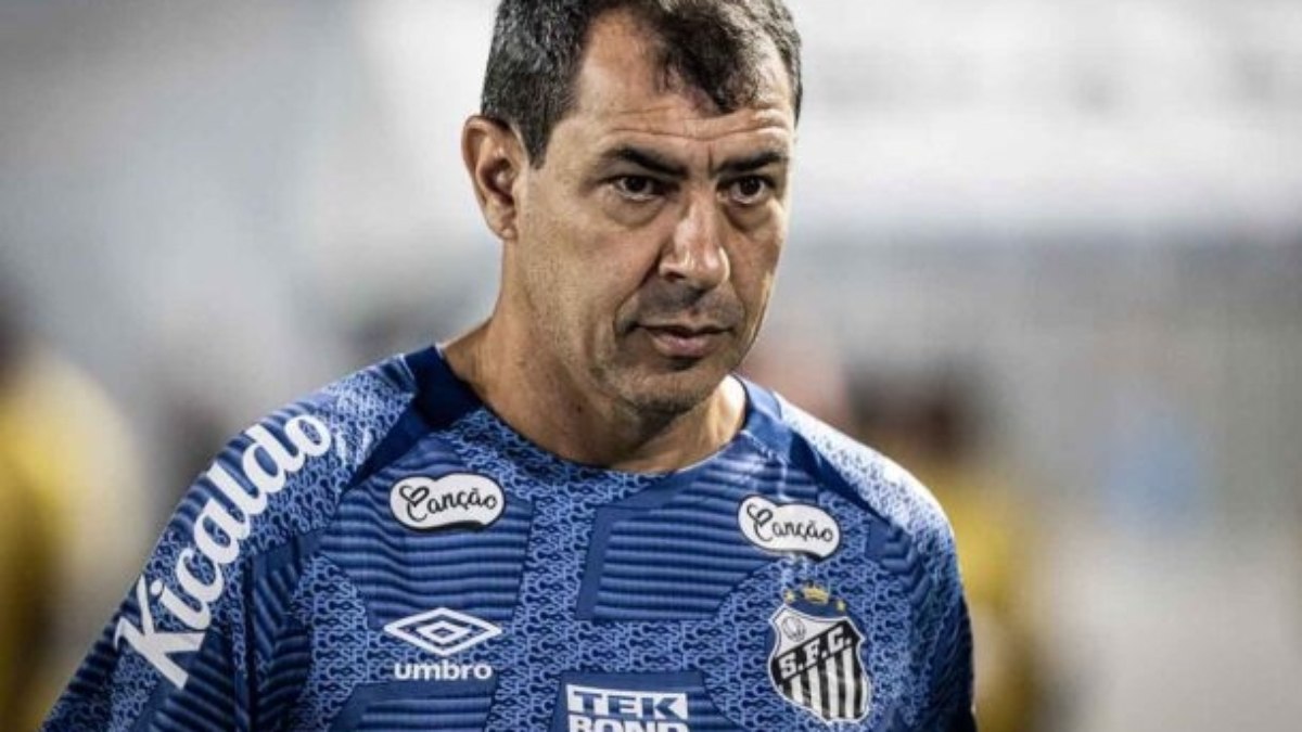 Carille desconversa sobre seu futuro no Santos: ‘Segue indefinido’ Carille desconversa sobre seu futuro no Santos: ‘Segue indefinido’