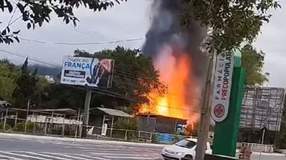 PF investigará incêndio na casa de homem que morreu em frente ao STF PF investigará incêndio na casa de homem que morreu em frente ao STF