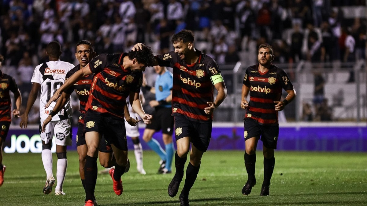Quatro times brigam por 3 vagas na última rodada da Série B; veja quem pode subir Quatro times brigam por 3 vagas na última rodada da Série B; veja quem pode subir