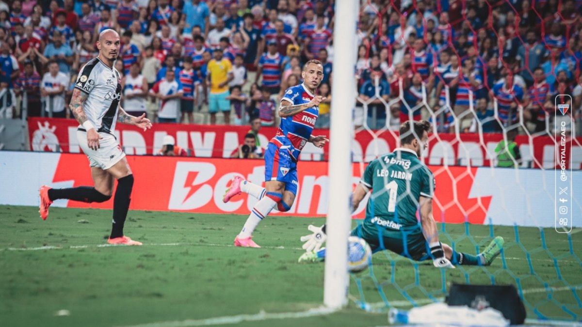 Fortaleza vence o Vasco com tranquilidade, garante vaga na Libertadores e segue na briga pelo título Fortaleza vence o Vasco com tranquilidade, garante vaga na Libertadores e segue na briga pelo título