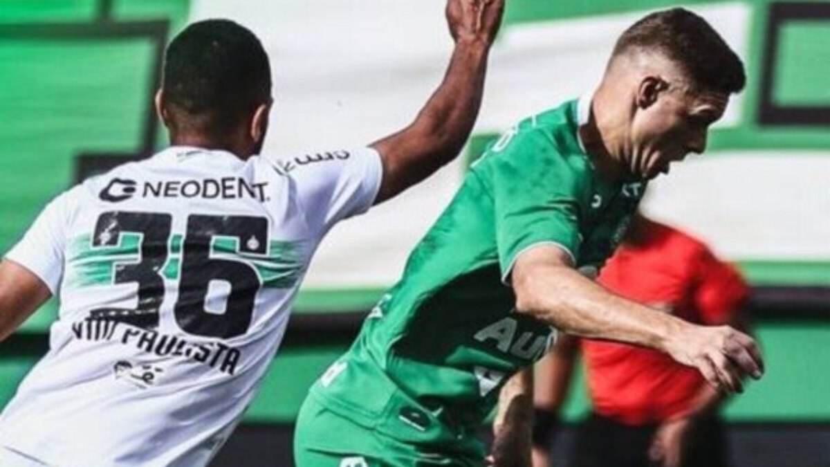 Chapecoense vira sobre o Coritiba e garante a permanência na Série B Chapecoense vira sobre o Coritiba e garante a permanência na Série B