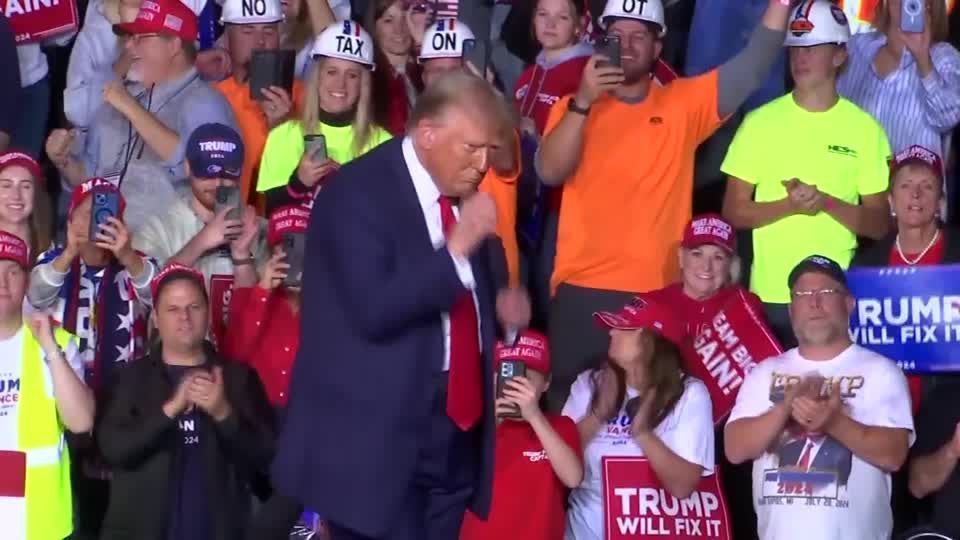 Trump se compara a Abraham Lincoln e dança fora do palco no comício final Trump se compara a Abraham Lincoln e dança fora do palco no comício final