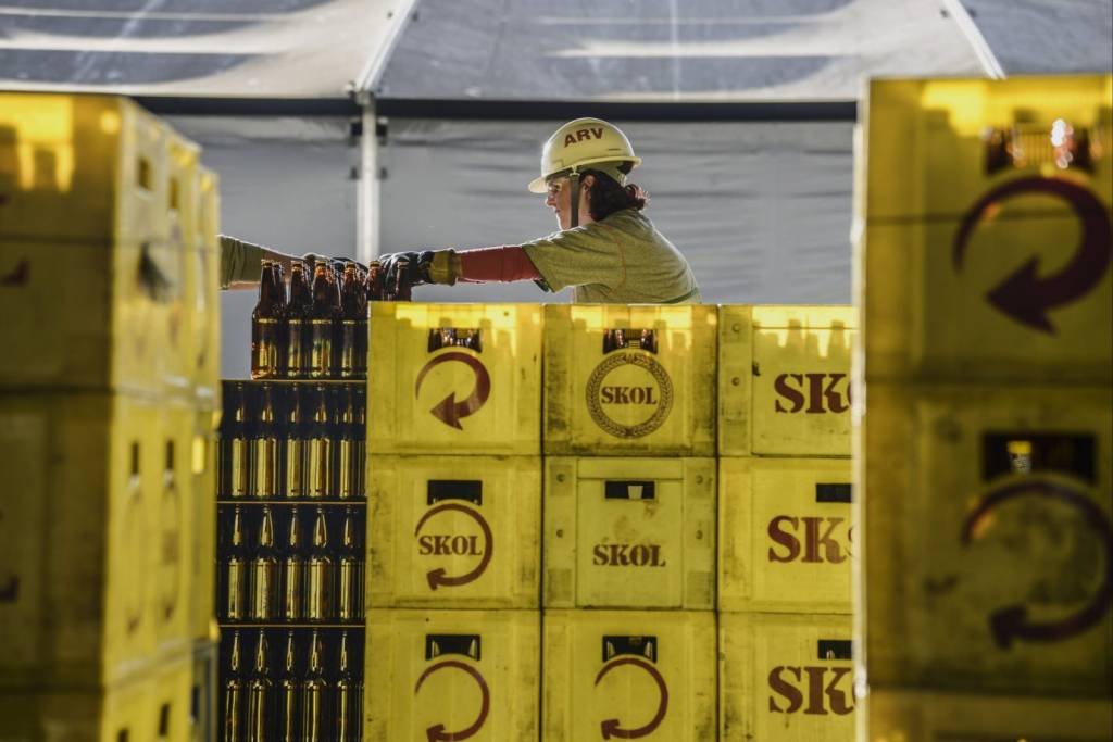 A Skol sentiu a concorrência. Mas, na Ambev, estratégia de preço segue de longo prazo, diz CFO A Skol sentiu a concorrência. Mas, na Ambev, estratégia de preço segue de longo prazo, diz CFO