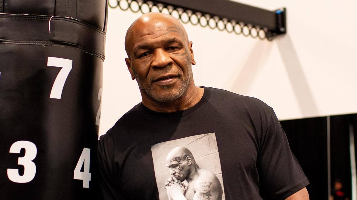 Mike Tyson perde a paciência com repórter em entrevista antes da luta contra Jake Paul Mike Tyson perde a paciência com repórter em entrevista antes da luta contra Jake Paul