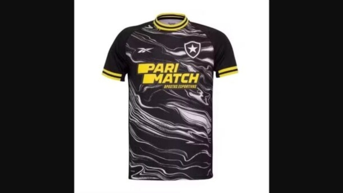 Em evento no estádio Nilton Santos, Botafogo lança novo uniforme Em evento no estádio Nilton Santos, Botafogo lança novo uniforme