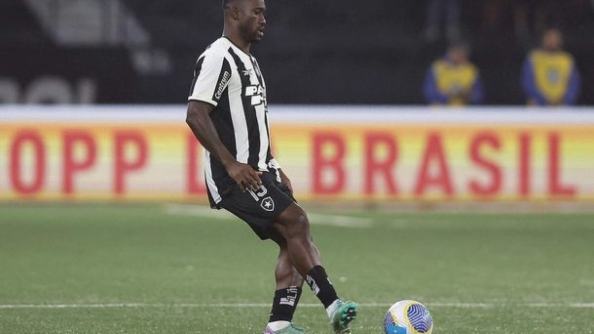 Bastos se reapresenta ao Botafogo após pedir liberação da seleção angolana Bastos se reapresenta ao Botafogo após pedir liberação da seleção angolana