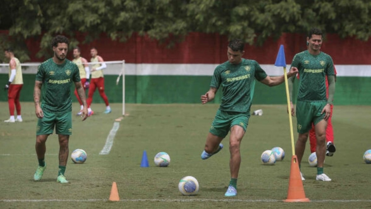 Mano Menezes fará improvisação no ataque do Fluminense Mano Menezes fará improvisação no ataque do Fluminense
