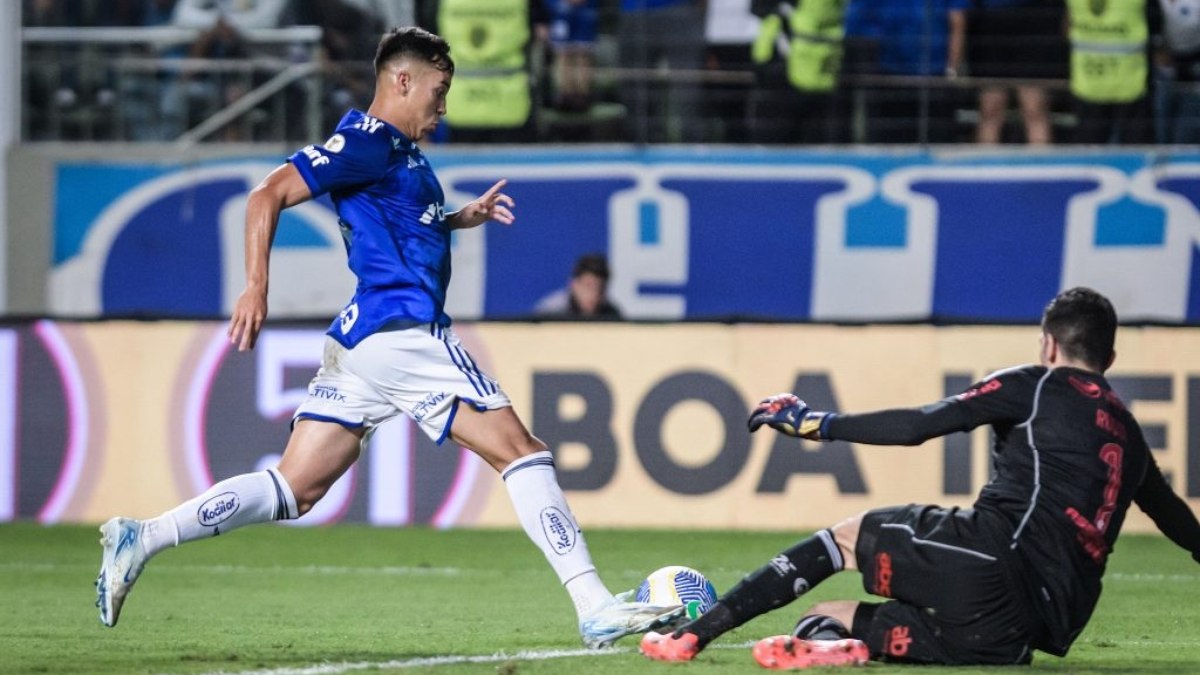 Cruzeiro perde e soma sete jogos sem vitórias no Brasileirão; veja notas Cruzeiro perde e soma sete jogos sem vitórias no Brasileirão; veja notas