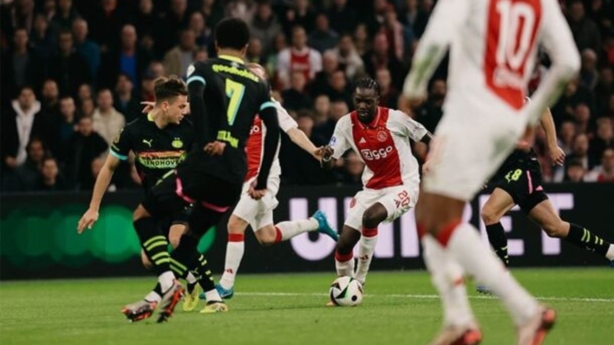 PSV fica duas vezes na frente, Mas Ajax vira. E acaba com o 100% do rival PSV fica duas vezes na frente, Mas Ajax vira. E acaba com o 100% do rival