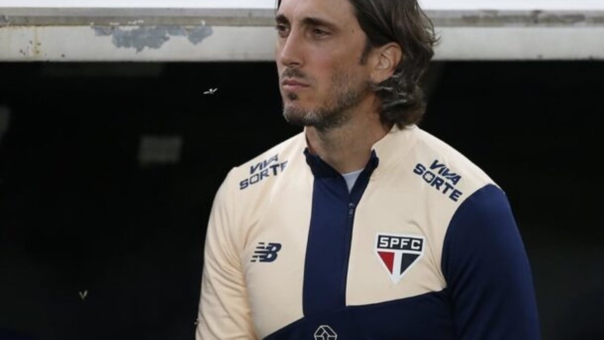 Entre uma Data Fifa e outra, São Paulo afasta crise e se aproxima de Libertadores Entre uma Data Fifa e outra, São Paulo afasta crise e se aproxima de Libertadores
