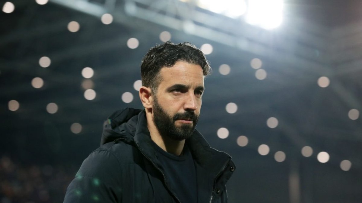 Manchester United aceita pagar multa milionária e contrata o técnico Rúben Amorim Manchester United aceita pagar multa milionária e contrata o técnico Rúben Amorim