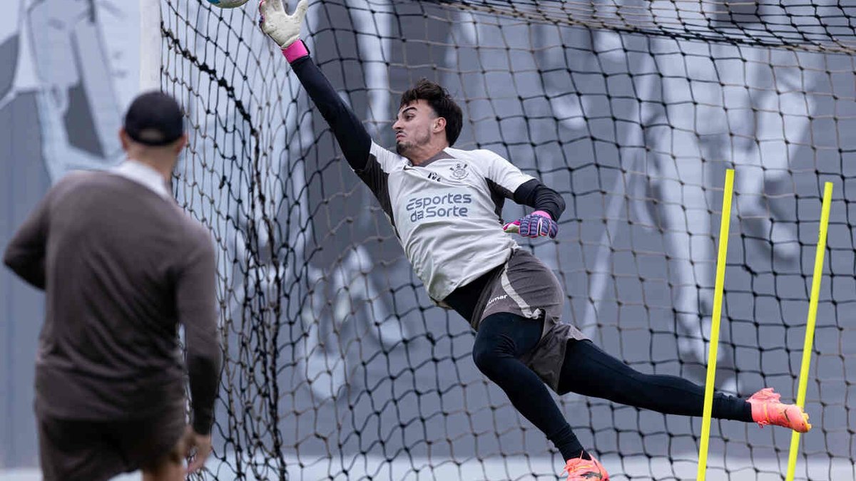 Com desfalques, Corinthians treina no CT Joaquim Grava Com desfalques, Corinthians treina no CT Joaquim Grava
