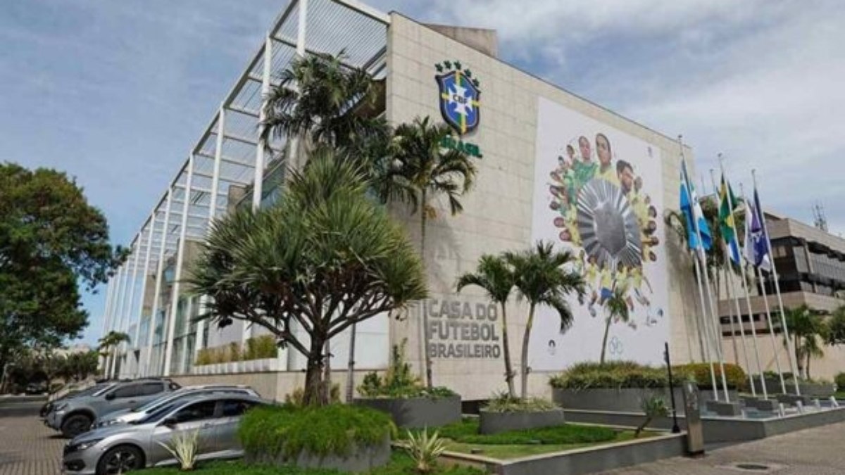 CBF quer antecipar Brasileirão e parar calendário durante Super Mundial CBF quer antecipar Brasileirão e parar calendário durante Super Mundial