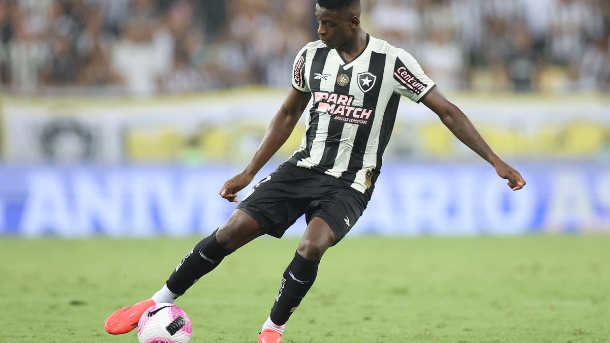 Luiz Henrique, do Botafogo, se soma à luta contra o racismo Luiz Henrique, do Botafogo, se soma à luta contra o racismo