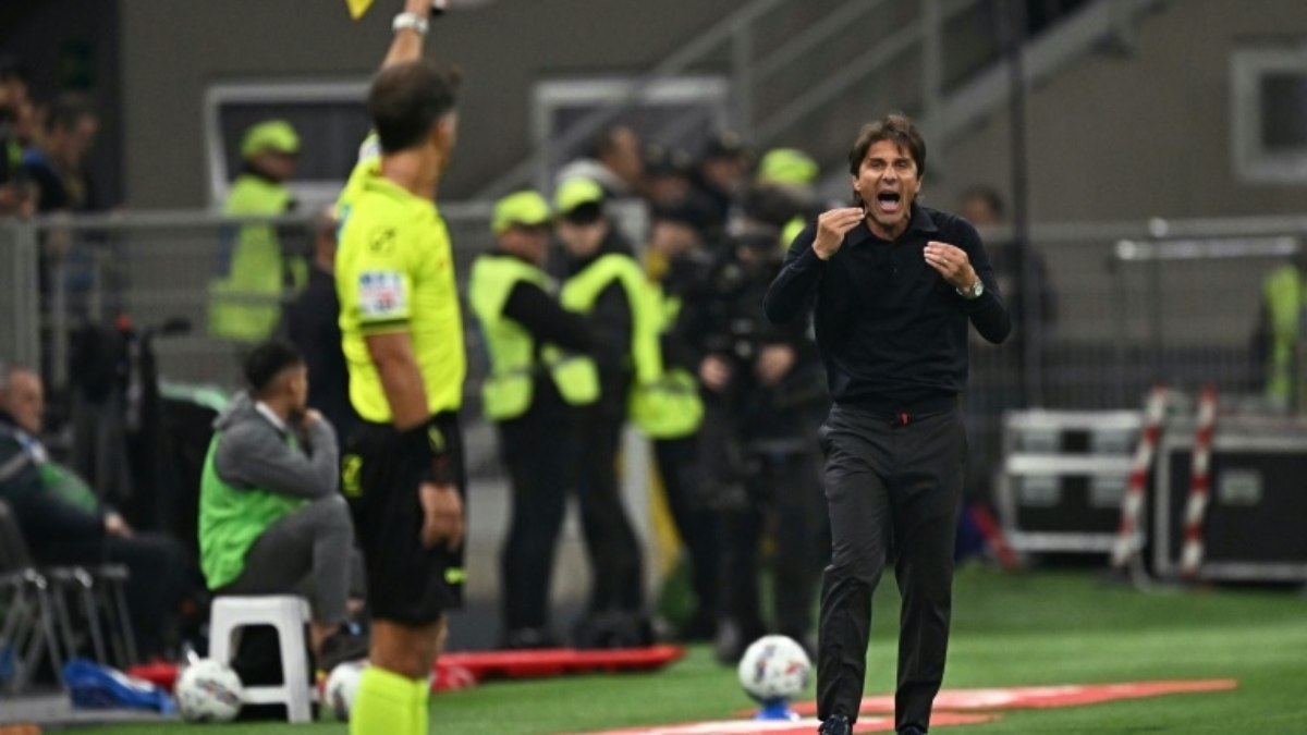 Napoli e Inter fazem confronto direto pela liderança do Campeonato Italiano Napoli e Inter fazem confronto direto pela liderança do Campeonato Italiano