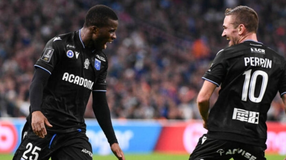 Olympique é surpreendido em casa e perde para o Auxerre Olympique é surpreendido em casa e perde para o Auxerre