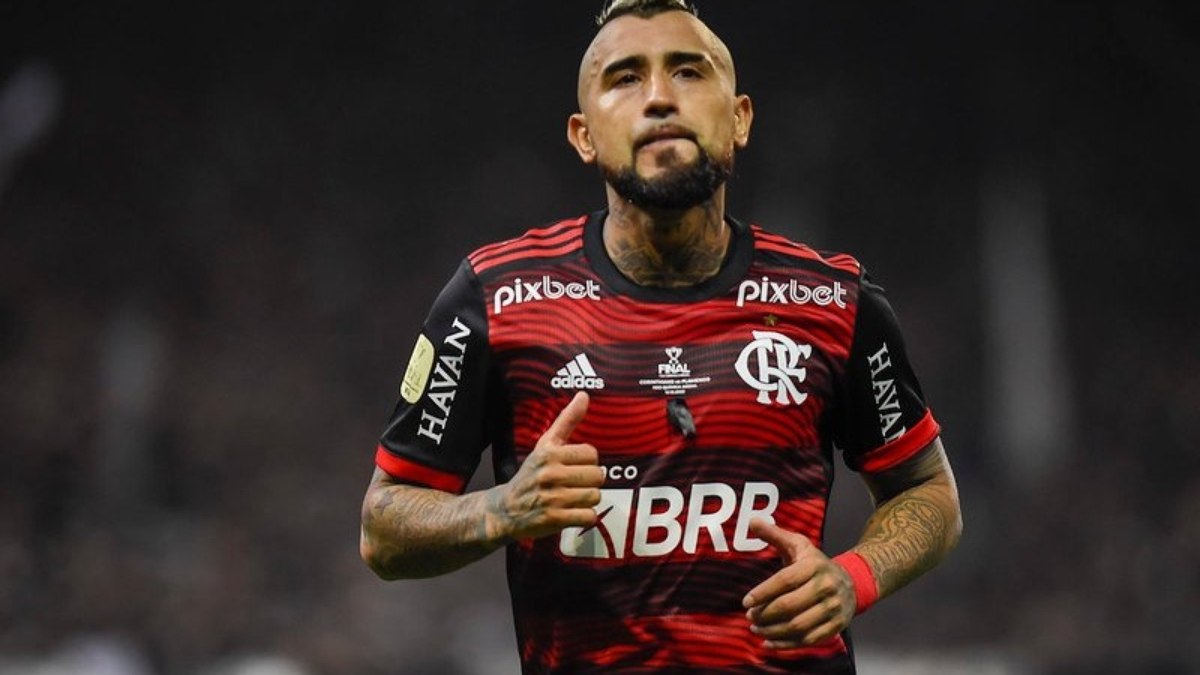Arturo Vidal, volante ex-Flamengo, é acusado de abuso sexual Arturo Vidal, volante ex-Flamengo, é acusado de abuso sexual