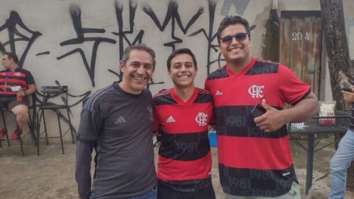 Torcedores do Flamengo chegam para a final da Copa do Brasil Torcedores do Flamengo chegam para a final da Copa do Brasil