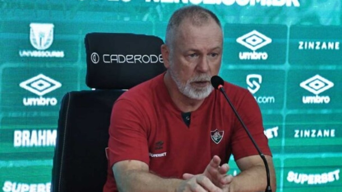 Mano Menezes lamenta ausências no Fluminense em derrota para o Internacional Mano Menezes lamenta ausências no Fluminense em derrota para o Internacional