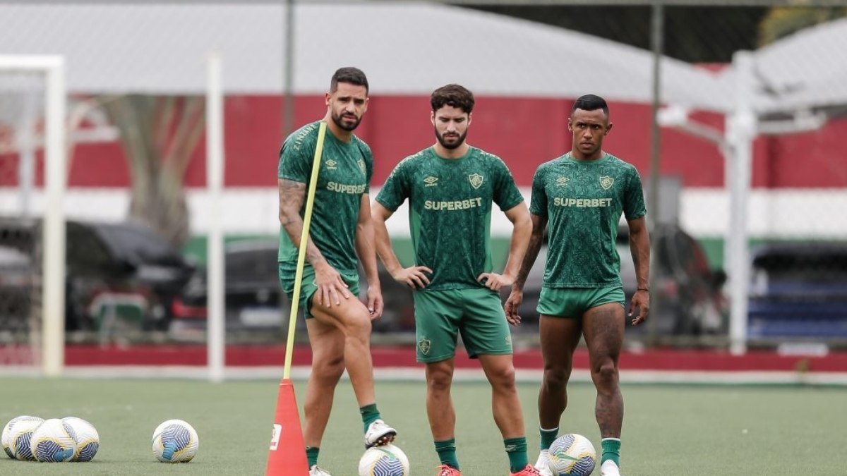 Com uma série de desfalques, Fluminense inicia preparação para jogo contra o Internacional Com uma série de desfalques, Fluminense inicia preparação para jogo contra o Internacional