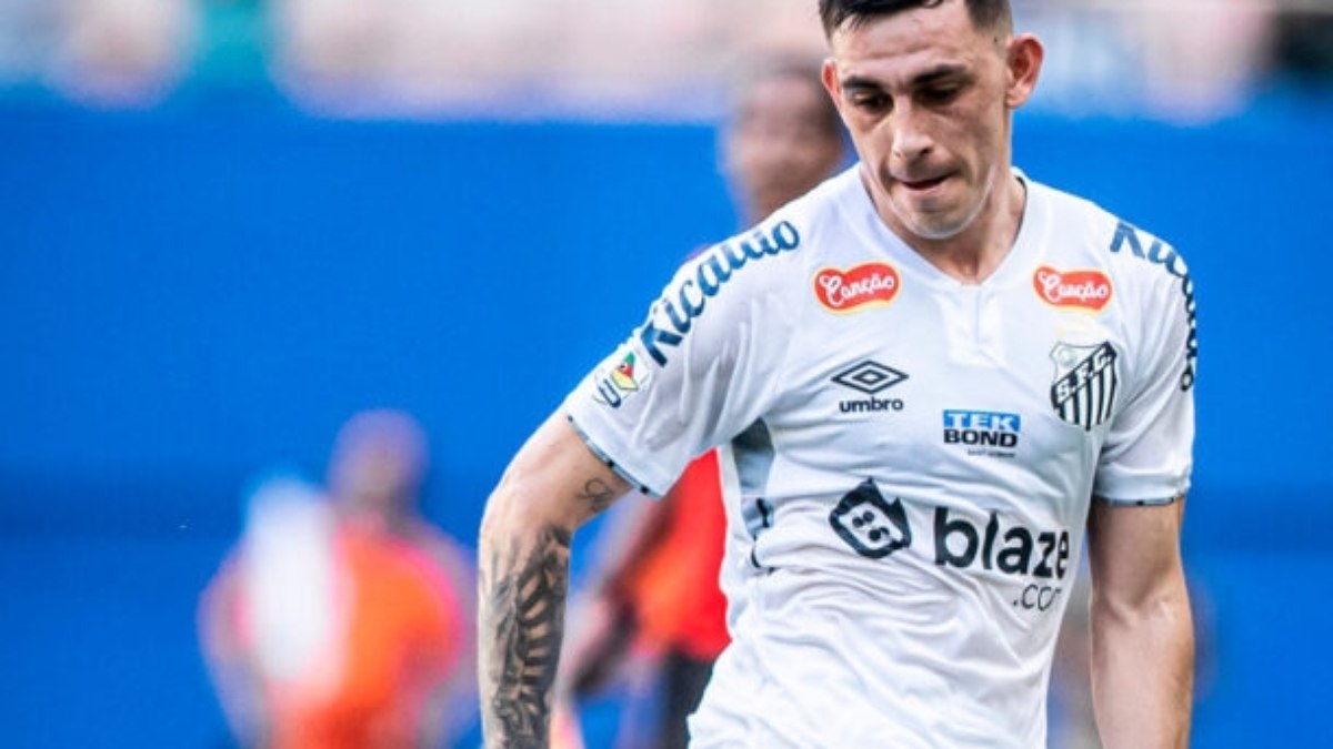 Escobar se declara ao Santos após acesso: ‘Tudo por esse clube’ Escobar se declara ao Santos após acesso: ‘Tudo por esse clube’