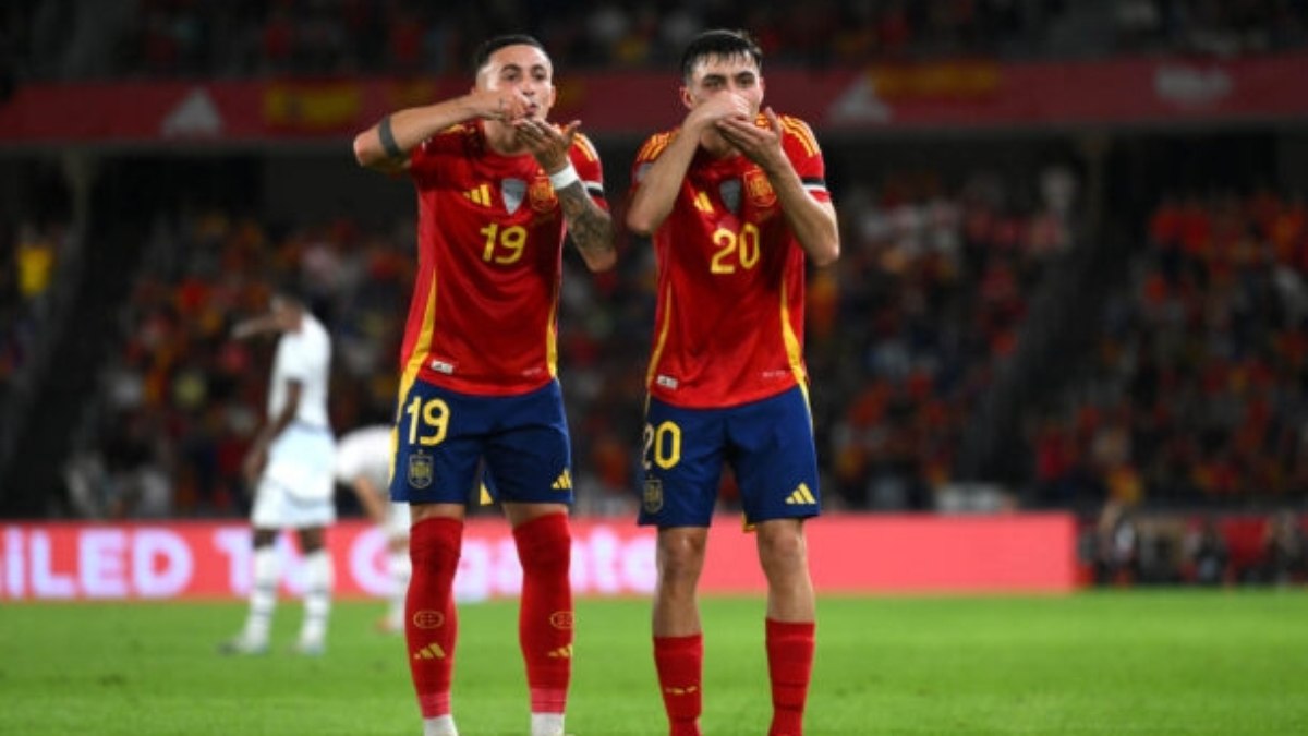 Espanha vence a Suíça e termina fase de grupos da Liga das Nações com melhor campanha Espanha vence a Suíça e termina fase de grupos da Liga das Nações com melhor campanha