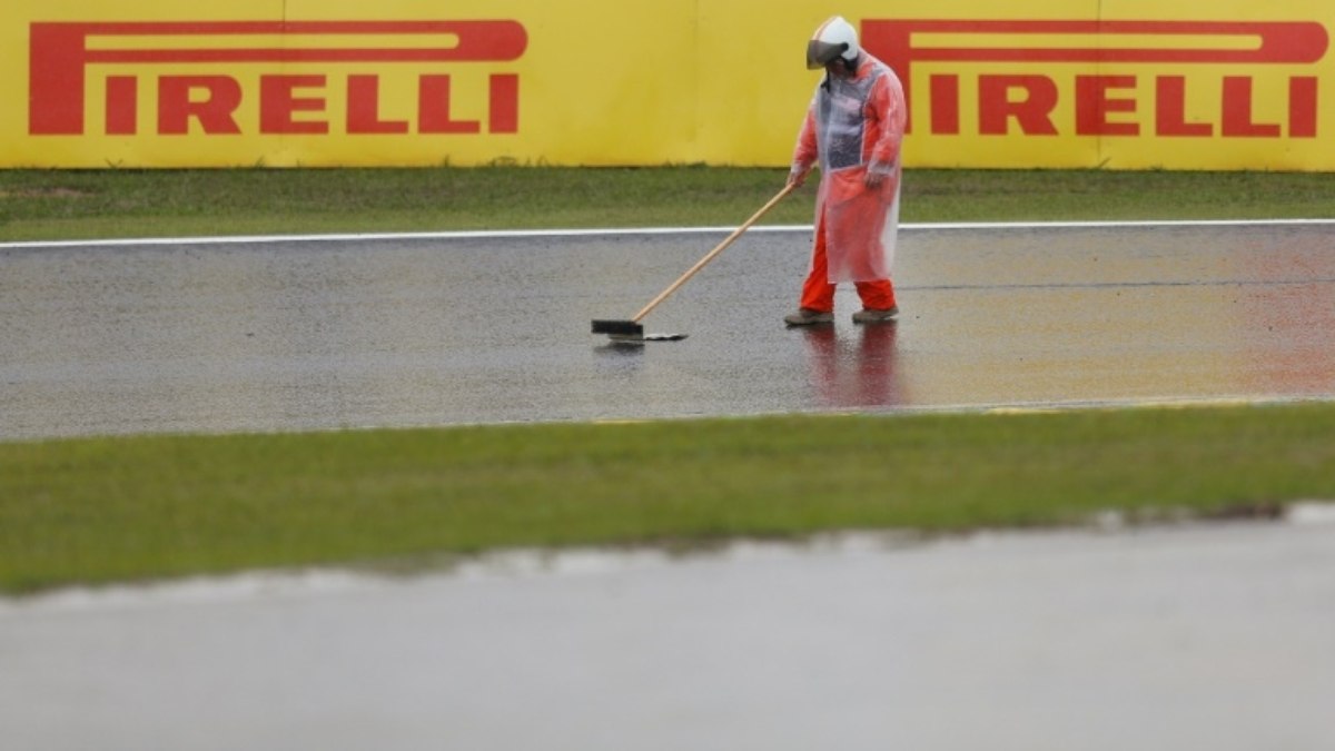 Classificação do GP do Brasil de F1 é adiada para domingo devido às chuvas Classificação do GP do Brasil de F1 é adiada para domingo devido às chuvas
