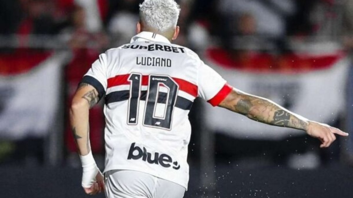 São Paulo marca no fim e bate Athletico-PR no Morumbis pelo Brasileirão São Paulo marca no fim e bate Athletico-PR no Morumbis pelo Brasileirão