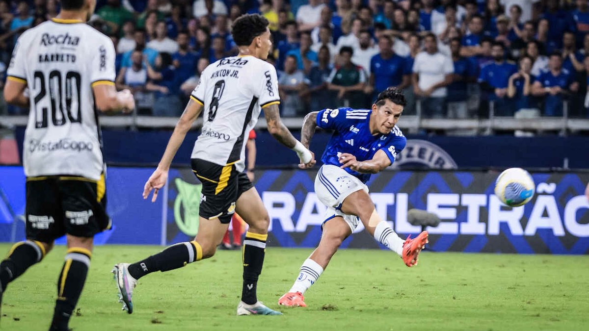 Cruzeiro joga bem, bate Criciúma e volta a vencer no Brasileirão Cruzeiro joga bem, bate Criciúma e volta a vencer no Brasileirão