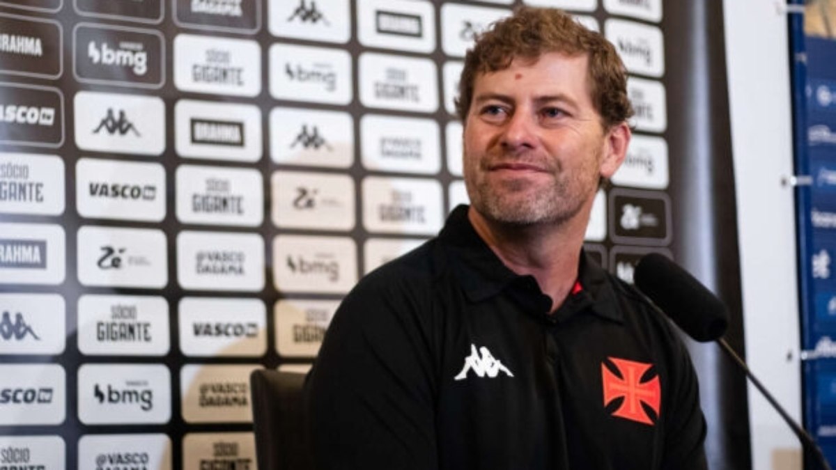 Rafael Paiva revê palco de sua estreia pelo Vasco Rafael Paiva revê palco de sua estreia pelo Vasco