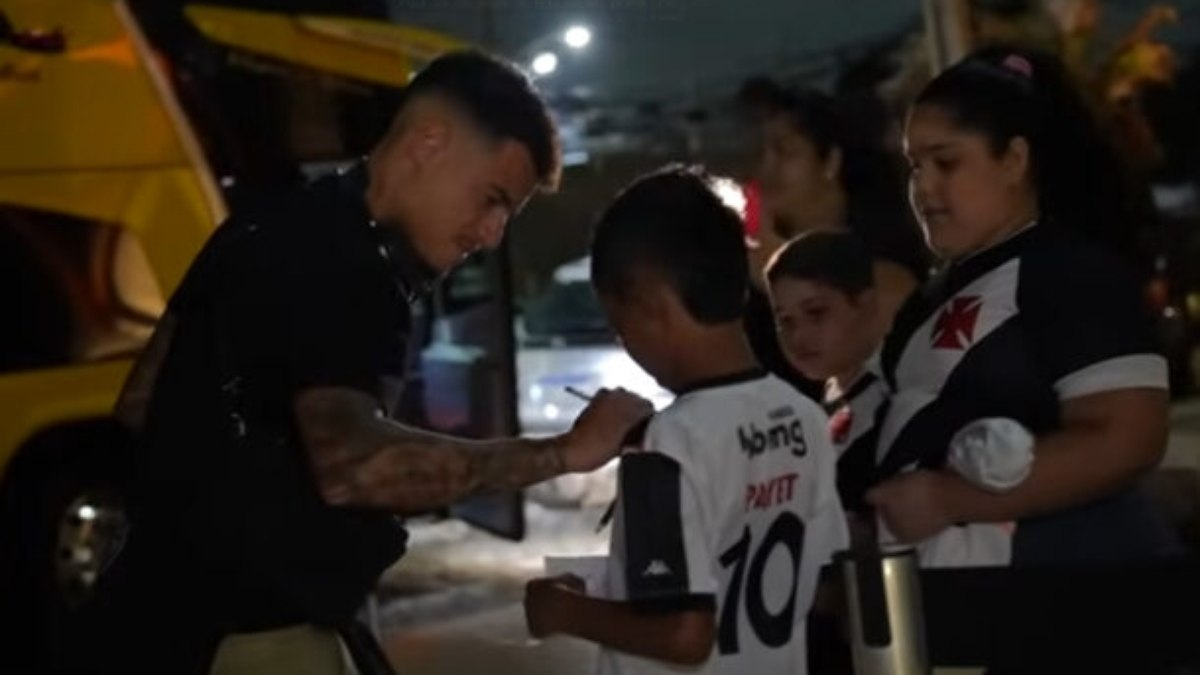 Com Philippe Coutinho, Vasco desembarca na capital cearense para jogo contra o Fortaleza