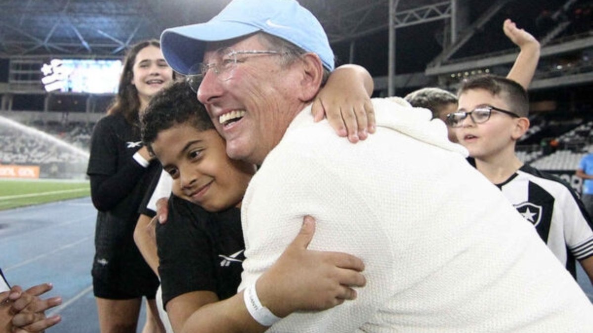 Textor fala sobre interesse do Vasco no Nilton Santos: ‘Nós podemos ajudar’ Textor fala sobre interesse do Vasco no Nilton Santos: ‘Nós podemos ajudar’
