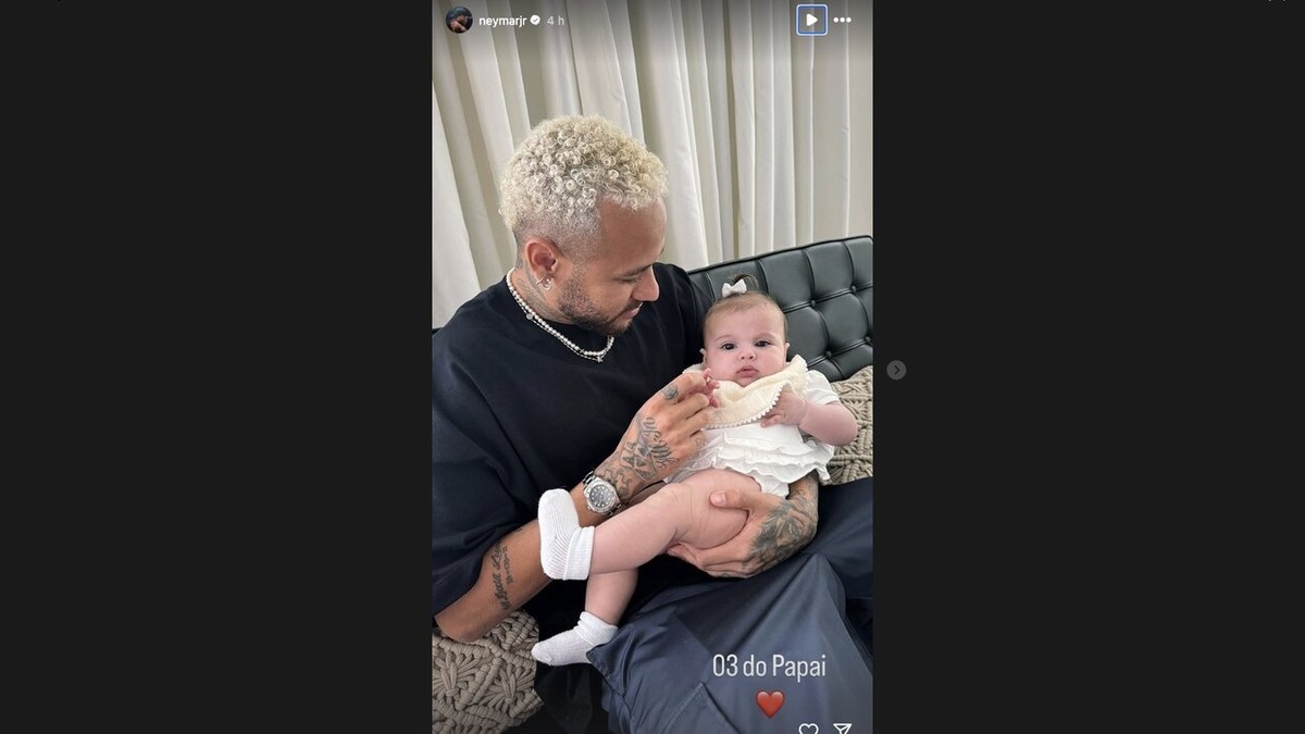 Neymar compartilha foto junto à caçula Helena: ’03 do papai’ Neymar compartilha foto junto à caçula Helena: ’03 do papai’