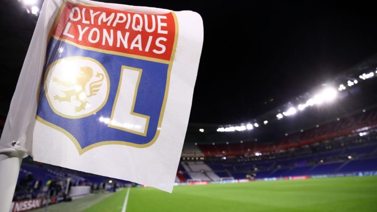 Lyon sofre transfer ban e pode ser rebaixado ao final da temporada Lyon sofre transfer ban e pode ser rebaixado ao final da temporada
