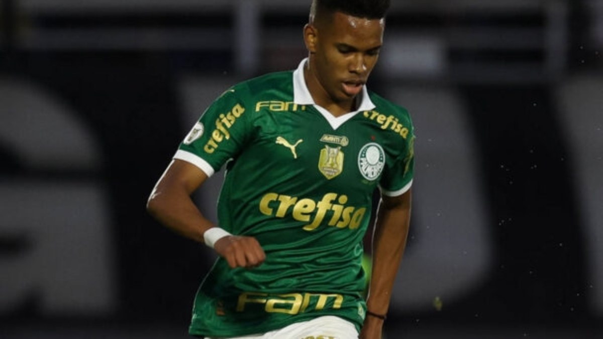 Estêvão busca seu primeiro gol em clássicos pelo Palmeiras Estêvão busca seu primeiro gol em clássicos pelo Palmeiras