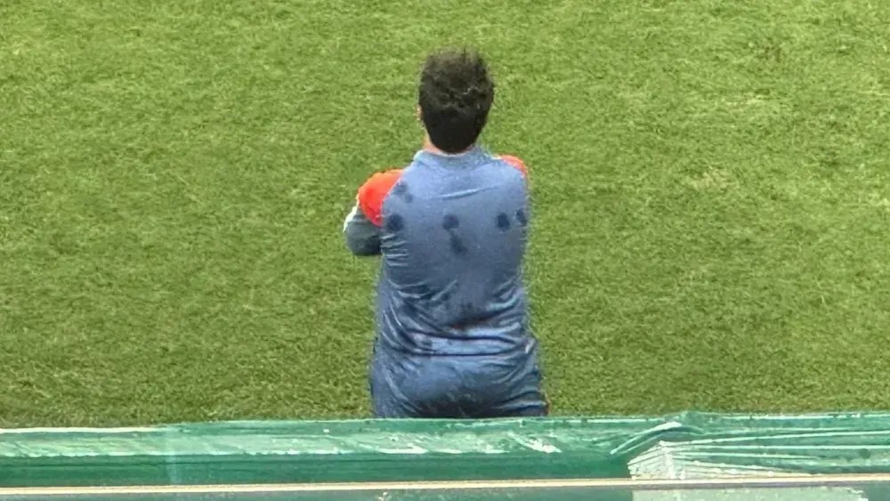 Após ser atingido por copo, Diniz faz pedido à torcida do Cruzeiro Após ser atingido por copo, Diniz faz pedido à torcida do Cruzeiro