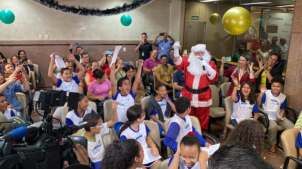 Papai Noel dos Correios arrecada presentes em Goiás Papai Noel dos Correios arrecada presentes em Goiás