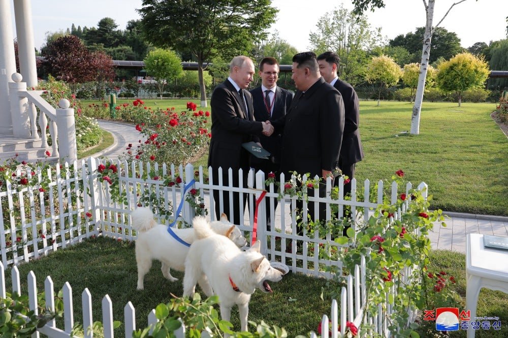 Coreia do Norte ratifica pacto com a Rússia que inclui assistência militar mútua Coreia do Norte ratifica pacto com a Rússia que inclui assistência militar mútua