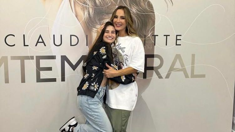 Claudia Leitte lamenta morte precoce de bailarina: “amada e inesquecível“ Claudia Leitte lamenta morte precoce de bailarina: “amada e inesquecível“