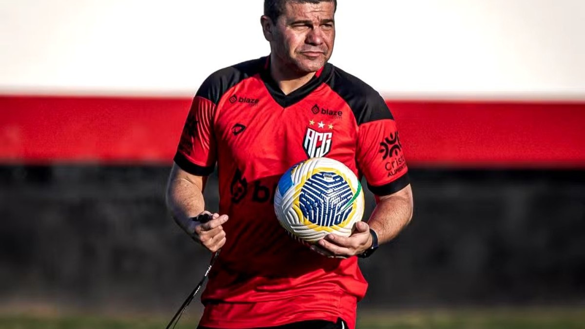 Noroeste procura Louzer, mas treinador não deve assumir equipe no Paulistão Noroeste procura Louzer, mas treinador não deve assumir equipe no Paulistão