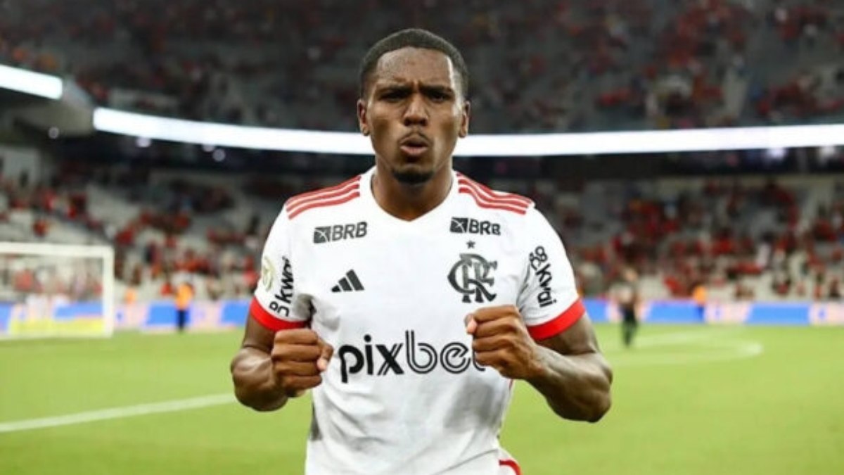 Flamengo encaminha renovação de Evertton Araújo Flamengo encaminha renovação de Evertton Araújo