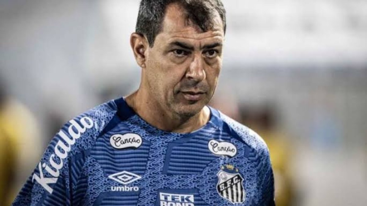 Em reunião, Santos decide saída de Fábio Carille Em reunião, Santos decide saída de Fábio Carille