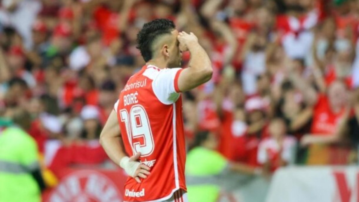 Internacional vence Fluminense e entra no G-4 do Brasileirão Internacional vence Fluminense e entra no G-4 do Brasileirão