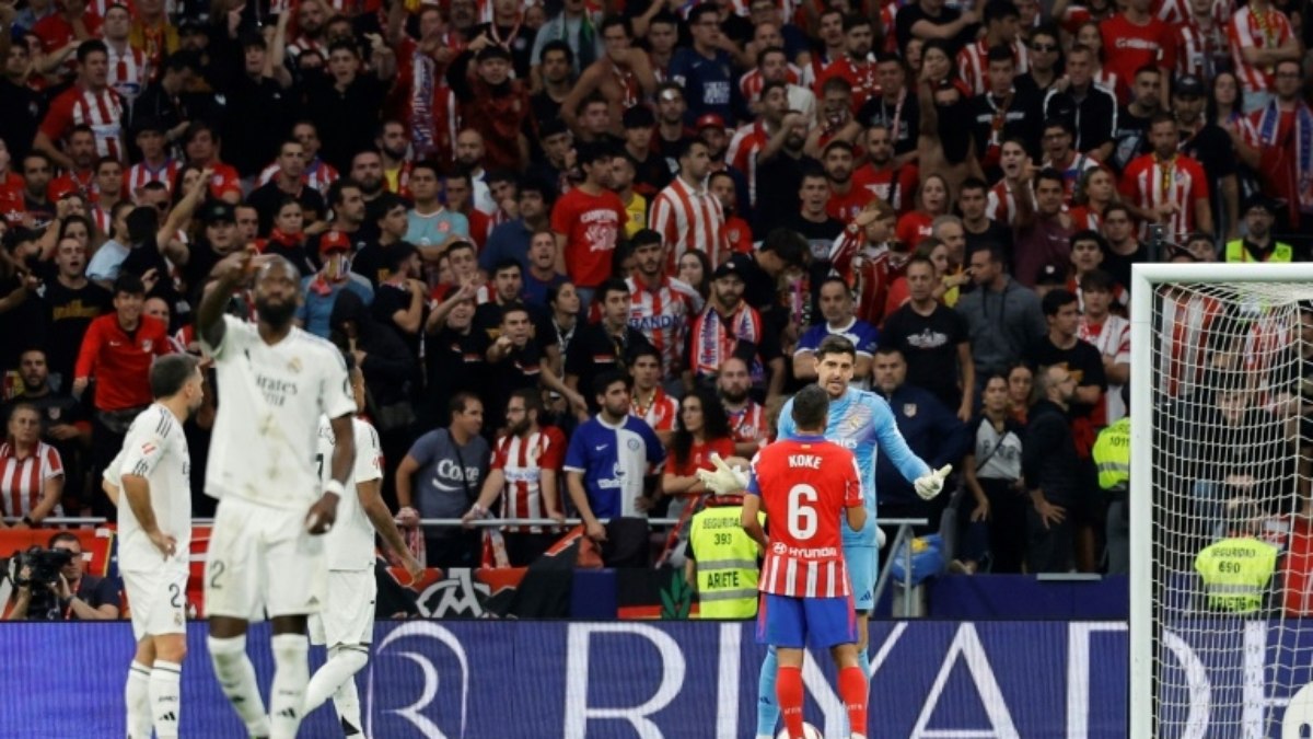 Atlético de Madrid expulsa 9 torcedores por casos de violência e racismo Atlético de Madrid expulsa 9 torcedores por casos de violência e racismo