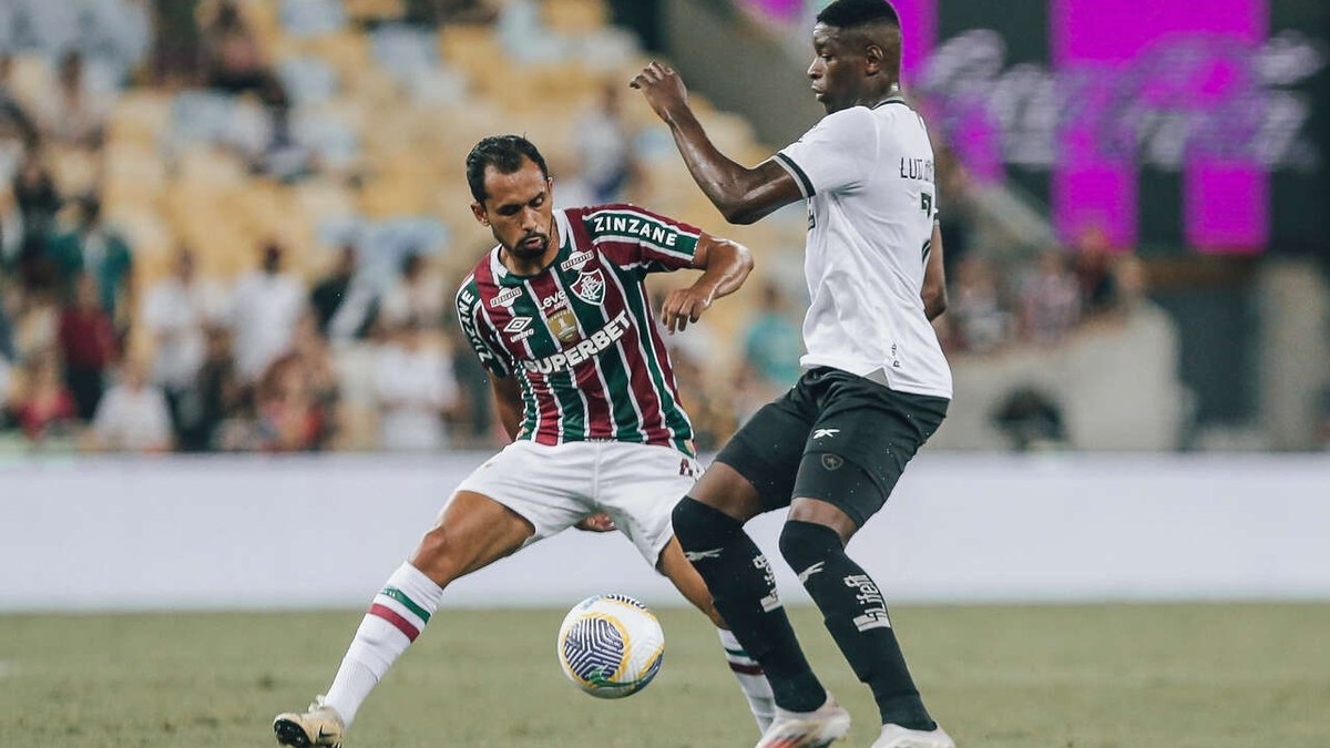 Polivalente, Lima supera críticas e tem se firmado como titular do Fluminense Polivalente, Lima supera críticas e tem se firmado como titular do Fluminense