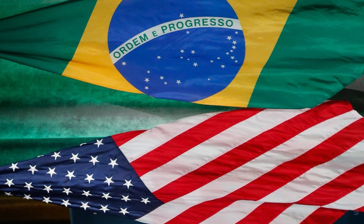 Inflação e política fiscal: entenda porque os juros caem nos EUA e sobem no Brasil Inflação e política fiscal: entenda porque os juros caem nos EUA e sobem no Brasil