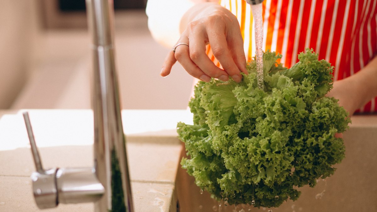 4 dicas para higienizar a salada da maneira correta