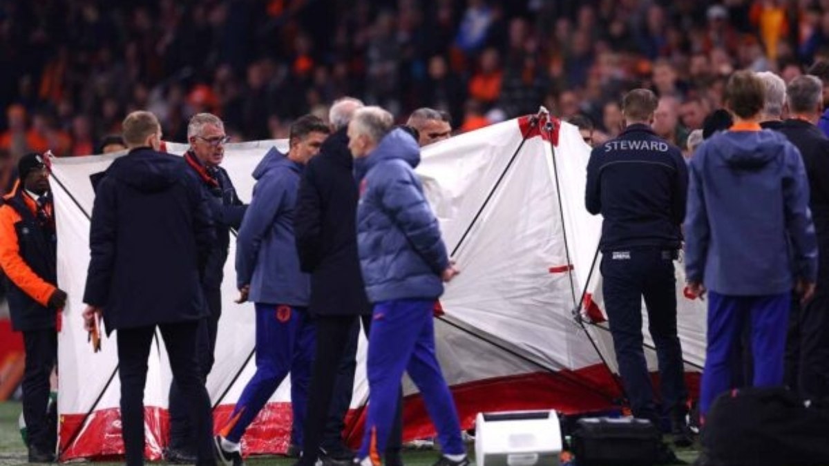 Ex-atacante Szalai, hoje auxiliar da Hungria, tem convulsão durante jogo da Liga das Nações Ex-atacante Szalai, hoje auxiliar da Hungria, tem convulsão durante jogo da Liga das Nações